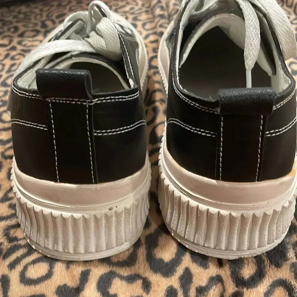 Berness Gigi Low Top Platform Sneaker Size 7
